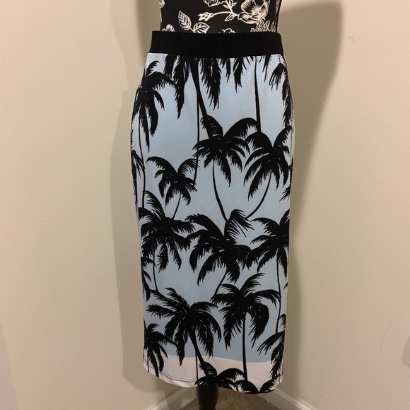 Vince Camuto Oasis Skirt - Picture 3 of 5